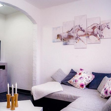 Moderne Ferienwohnung Black Beauty Auf Idyllischem Reiterhof Naehe Burg Eltz Munstermaifeld Bagian luar foto