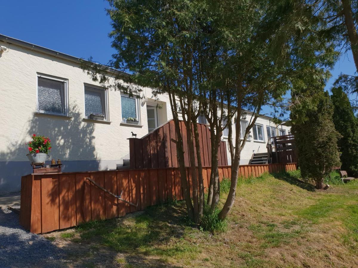 Moderne Ferienwohnung Black Beauty Auf Idyllischem Reiterhof Naehe Burg Eltz Munstermaifeld Bagian luar foto