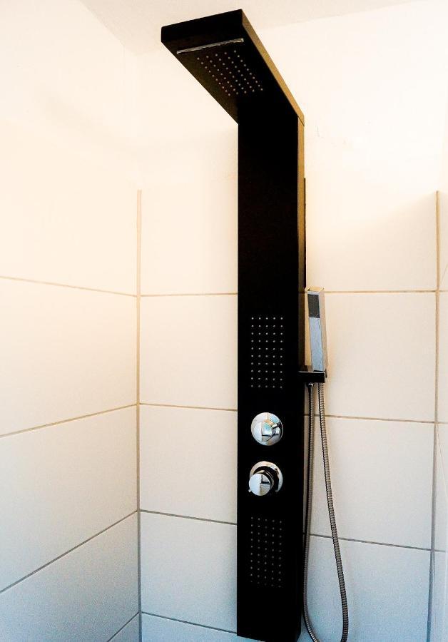Moderne Ferienwohnung Black Beauty Auf Idyllischem Reiterhof Naehe Burg Eltz Munstermaifeld Bagian luar foto
