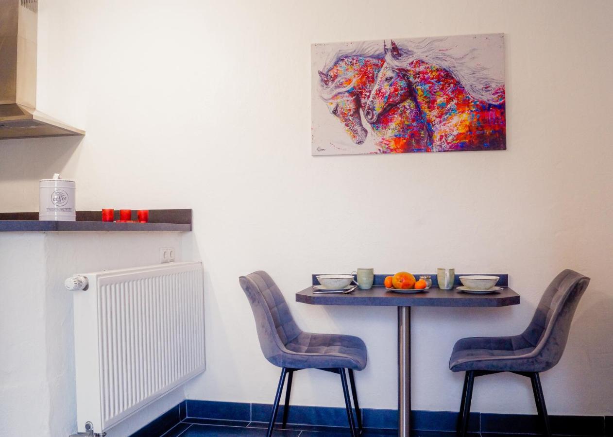Moderne Ferienwohnung Black Beauty Auf Idyllischem Reiterhof Naehe Burg Eltz Munstermaifeld Bagian luar foto