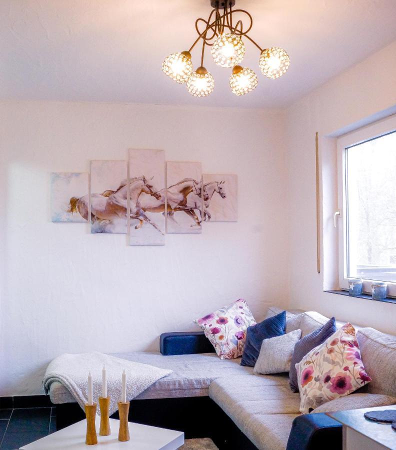 Moderne Ferienwohnung Black Beauty Auf Idyllischem Reiterhof Naehe Burg Eltz Munstermaifeld Bagian luar foto